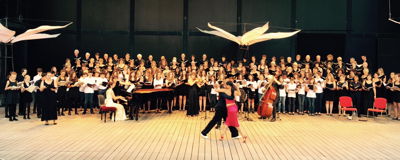 Tango dancing and choir 