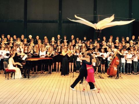 Tango dancing and choir 